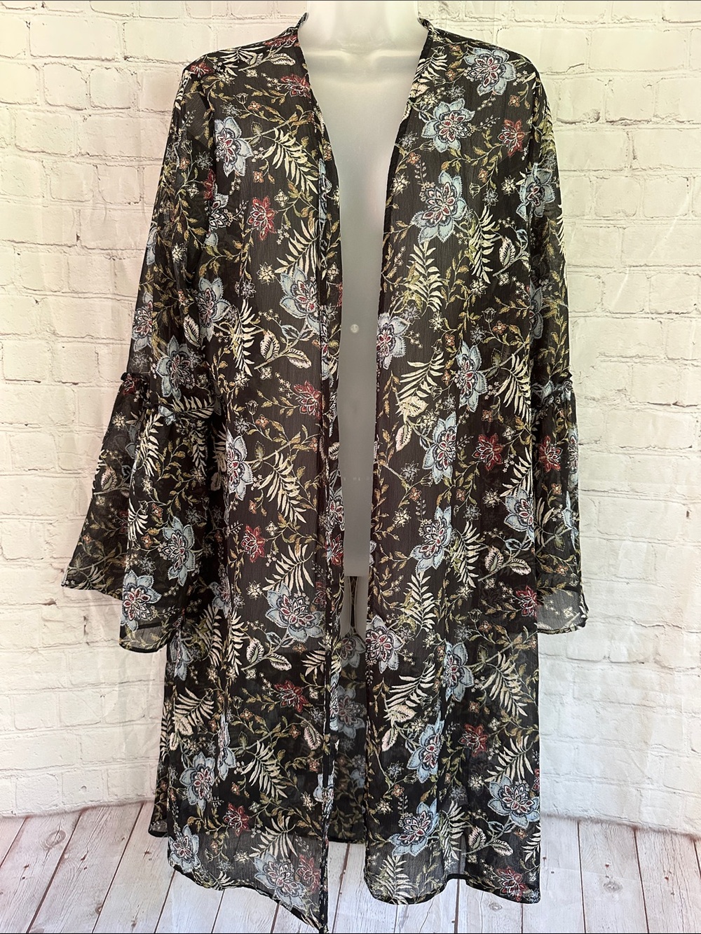 American Eagle Outfitters Black Floral Sheer Kimono like New size L-XL